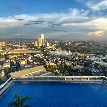 Classy 2Br Suite At Eastwood City With Pool And City Skyline View 马尼拉 外观 照片