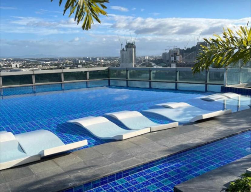 Classy 2Br Suite At Eastwood City With Pool And City Skyline View 马尼拉 外观 照片