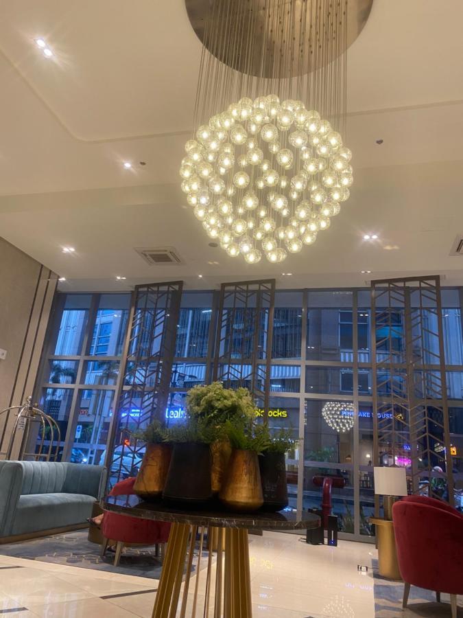 Classy 2Br Suite At Eastwood City With Pool And City Skyline View 马尼拉 外观 照片