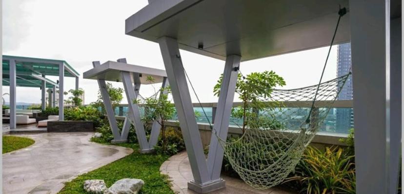 Classy 2Br Suite At Eastwood City With Pool And City Skyline View 马尼拉 外观 照片