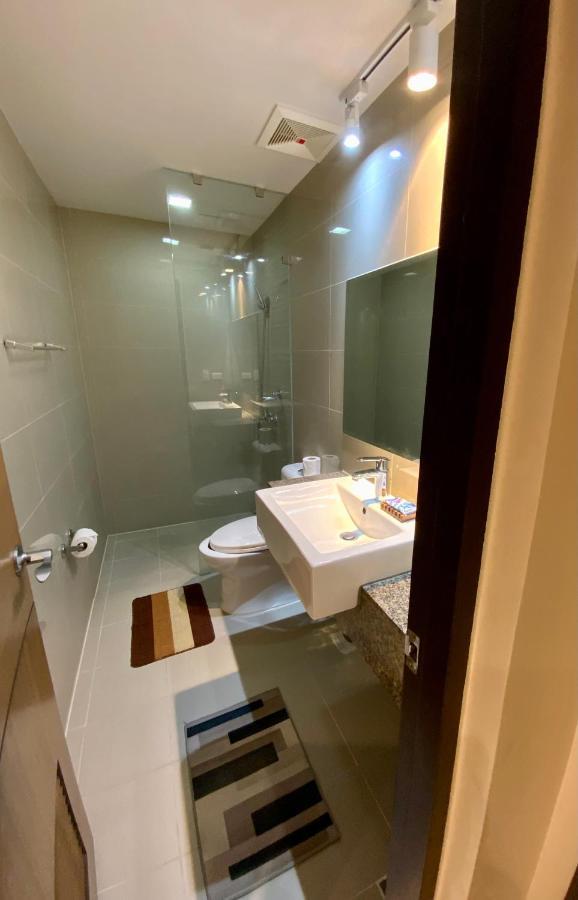 Classy 2Br Suite At Eastwood City With Pool And City Skyline View 马尼拉 外观 照片