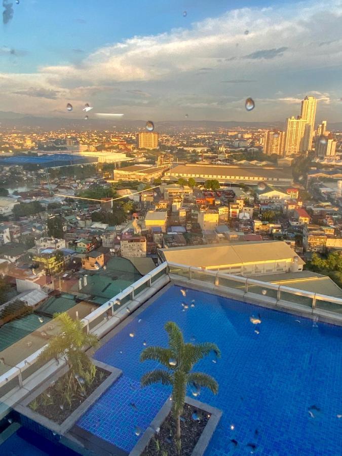 Classy 2Br Suite At Eastwood City With Pool And City Skyline View 马尼拉 外观 照片