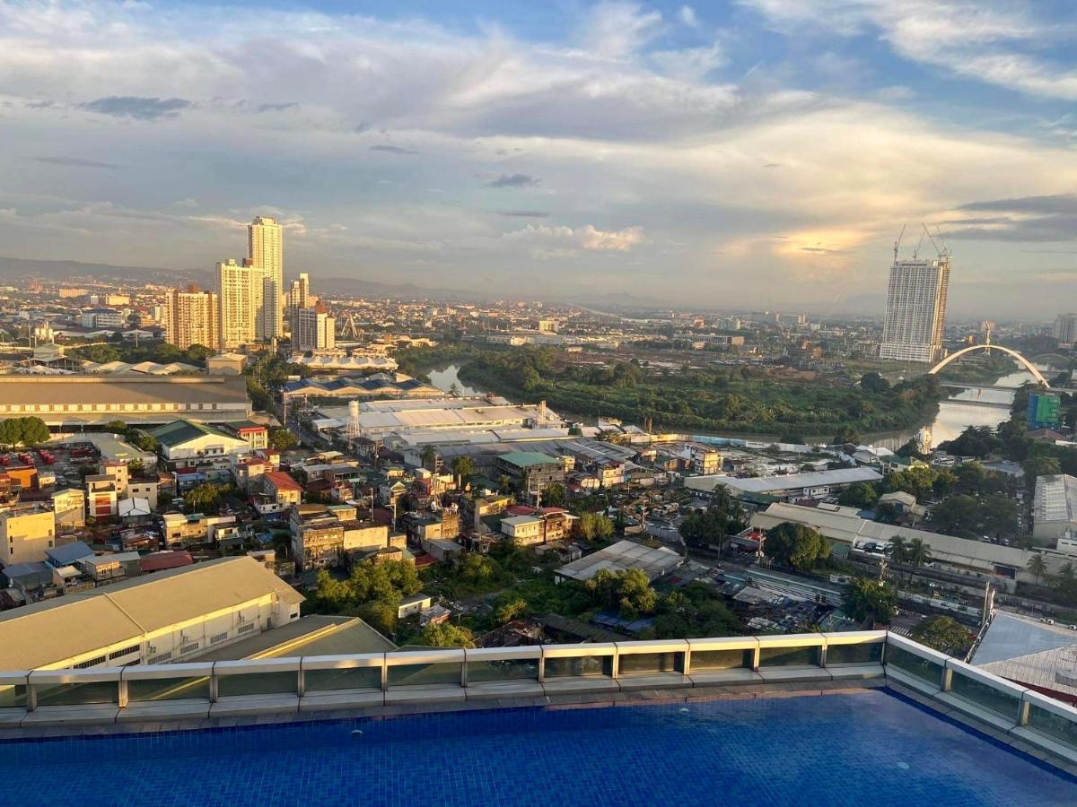 Classy 2Br Suite At Eastwood City With Pool And City Skyline View 马尼拉 外观 照片