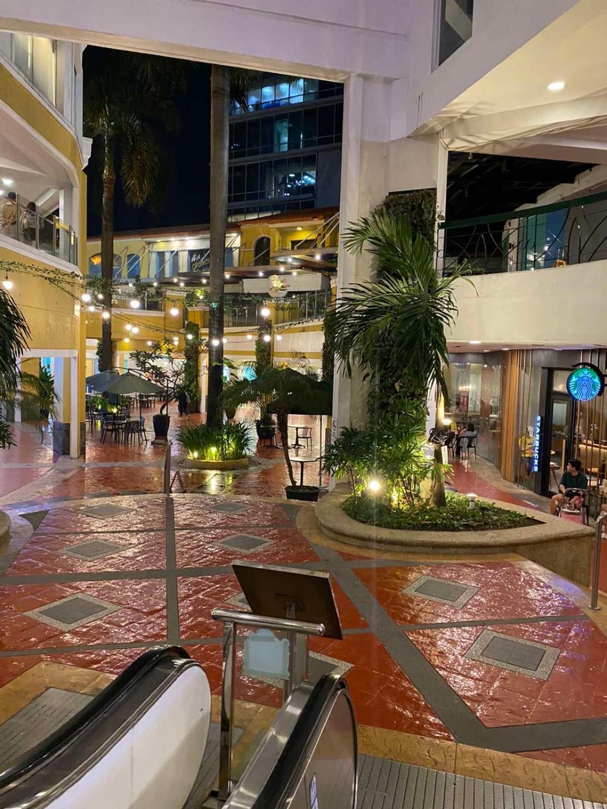 Classy 2Br Suite At Eastwood City With Pool And City Skyline View 马尼拉 外观 照片