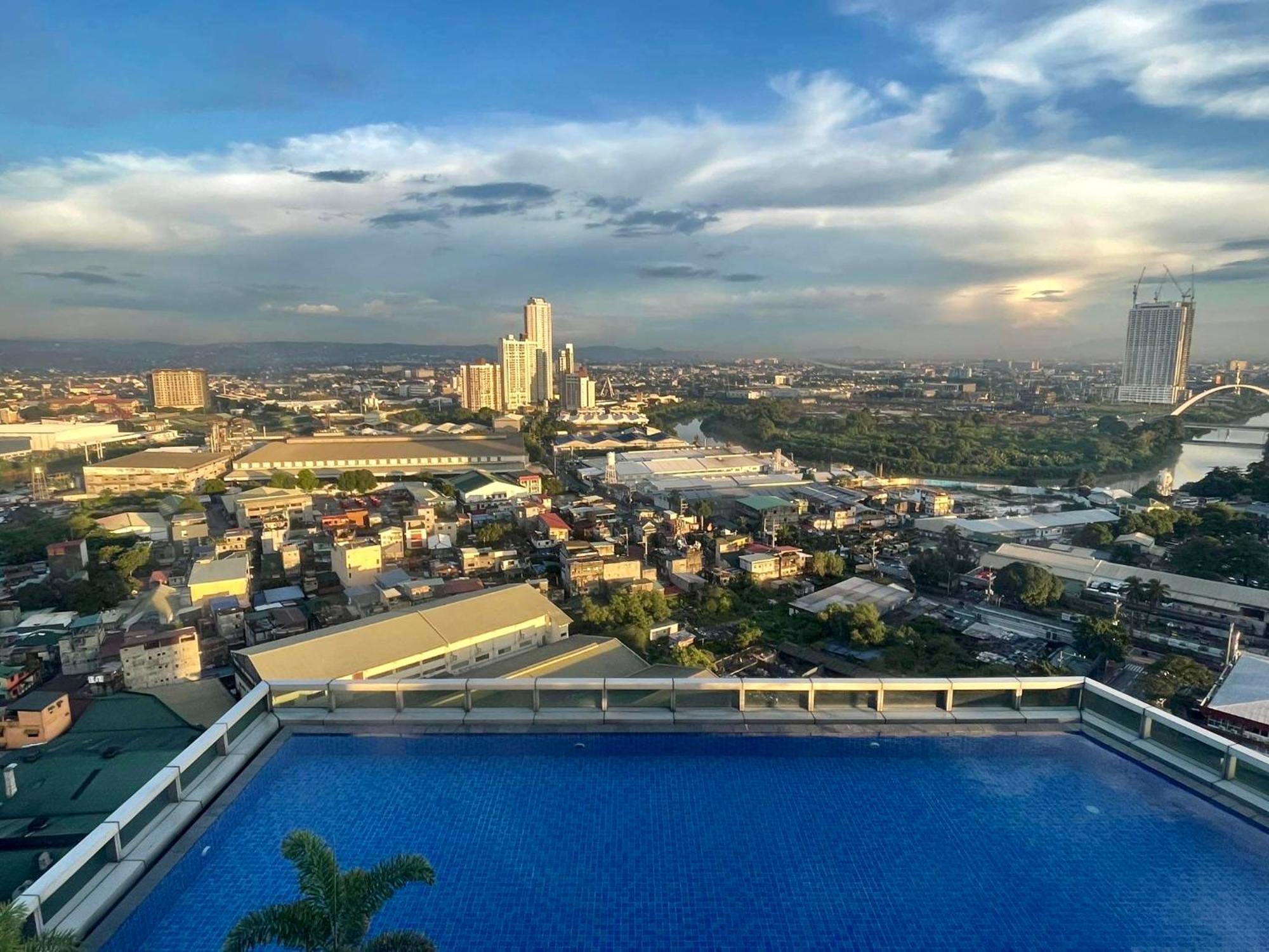 Classy 2Br Suite At Eastwood City With Pool And City Skyline View 马尼拉 外观 照片